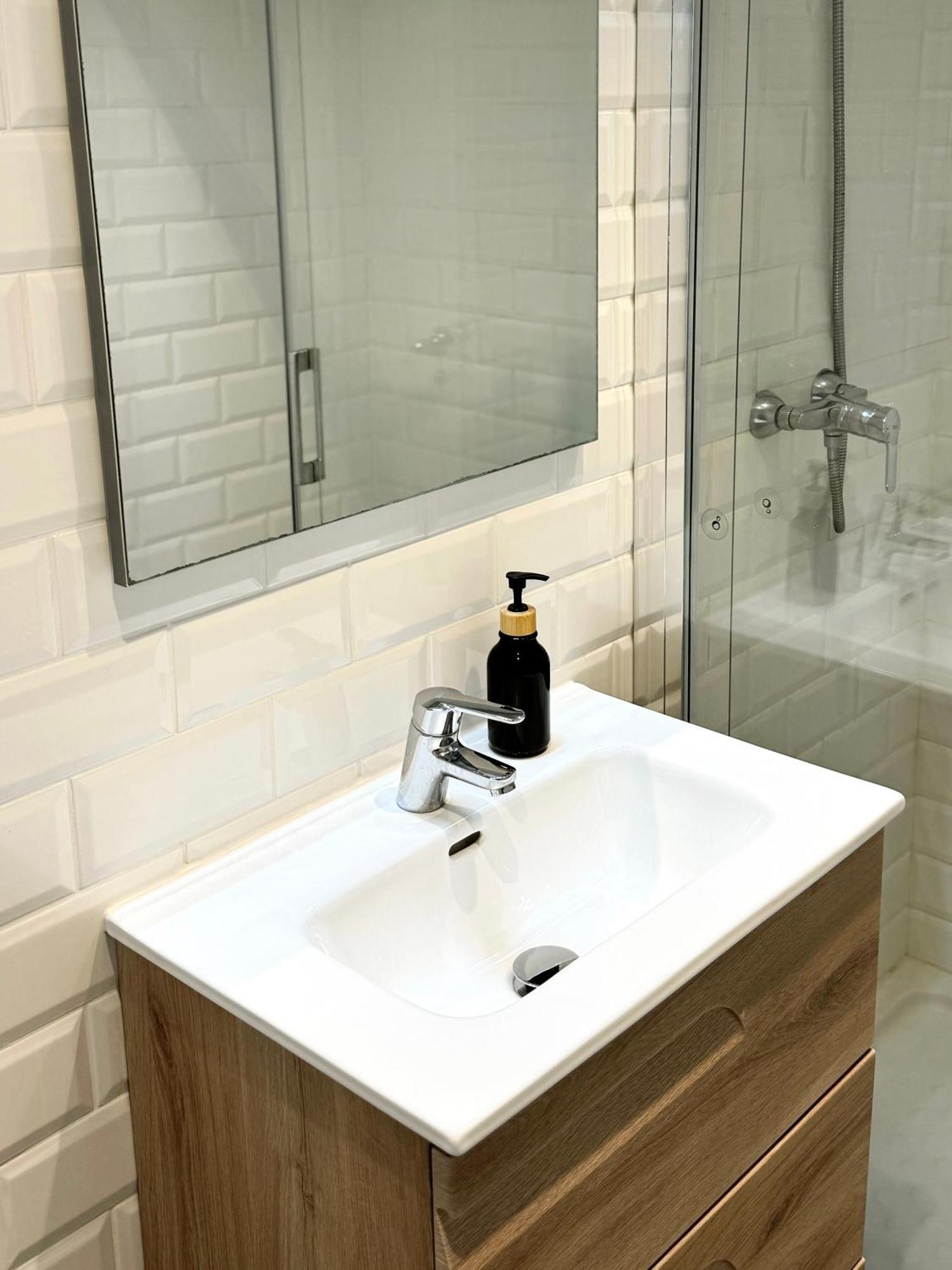 Delightful City Centre Studio Clarendon Apartment - Grand Central House Gibraltar Extérieur photo